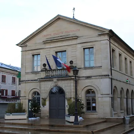 Apartment La Halte De La Tour Des Conti Meru